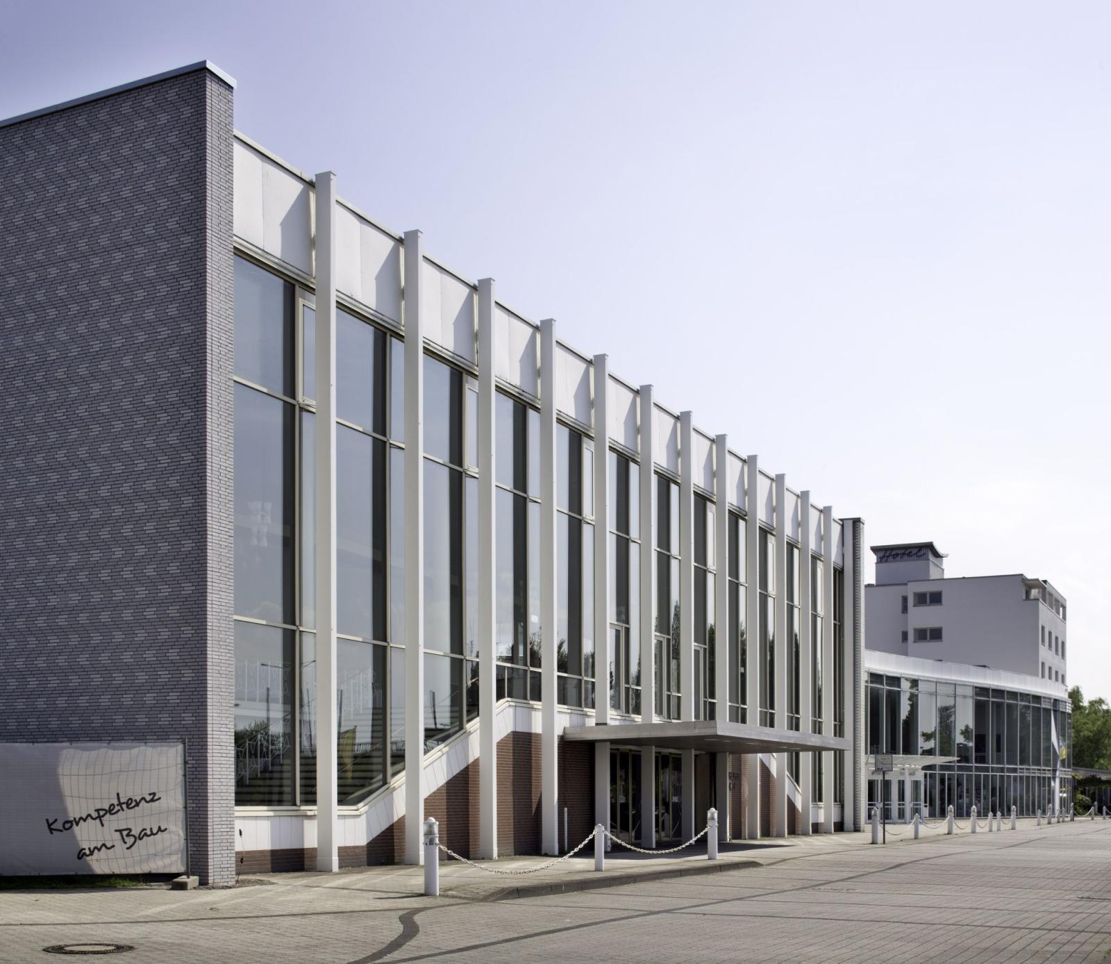 Heinz-Hilpert-Theater, Eingangsbereich