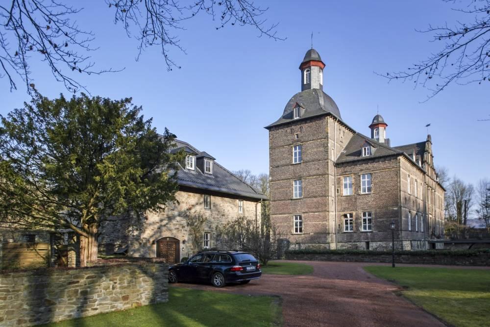 Schloss Hugenpoet, Herrenhaus vom Park aus gesehen