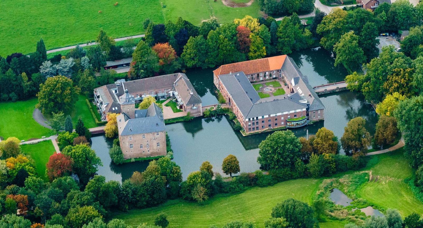 Luftaufnahme des Schlosses von Südosten