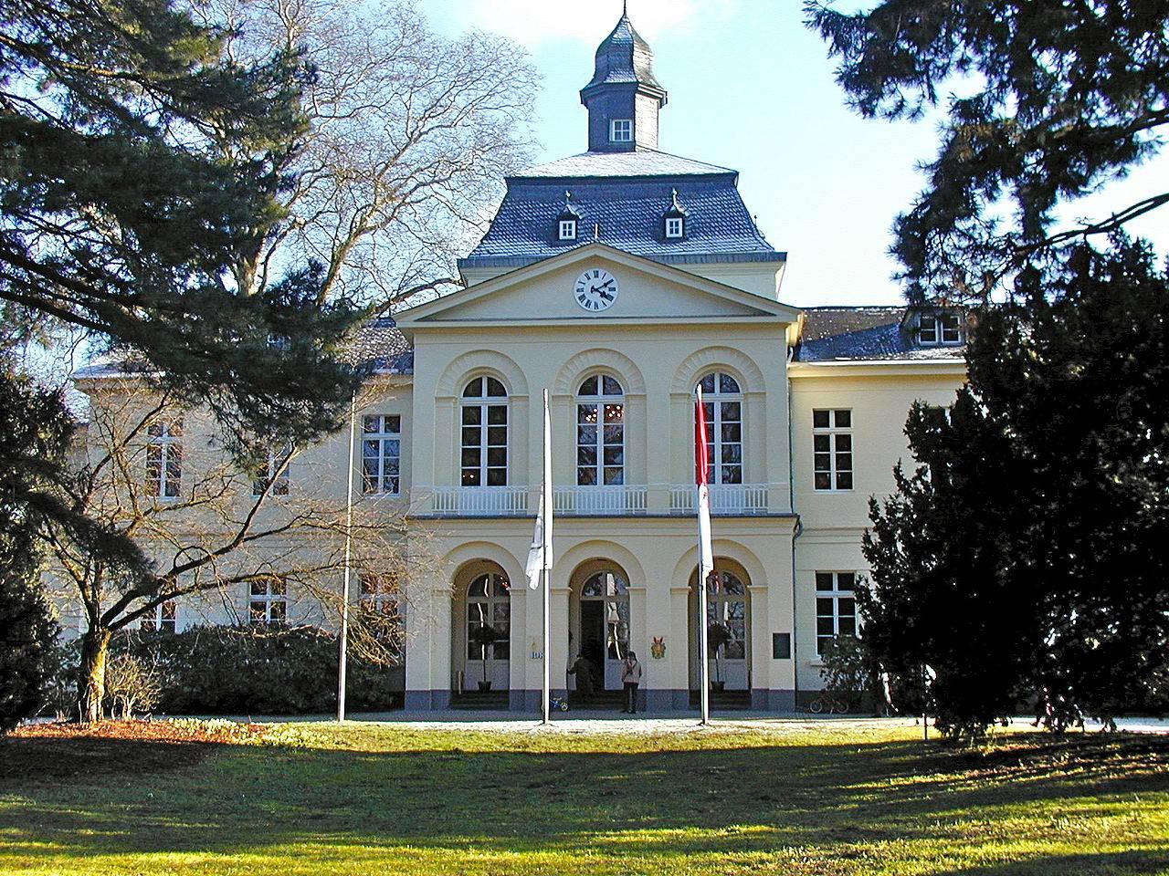 Ansicht der Fassade von Schloss Eller