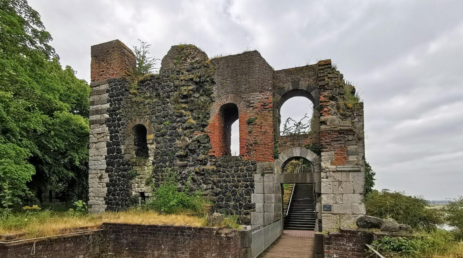 Kaiserpfalz, Ruine des Palas, Nordostfront