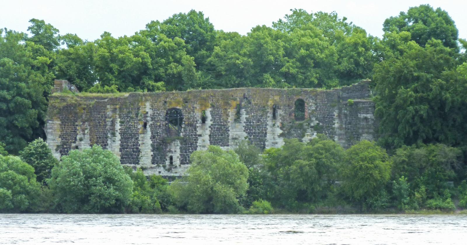 Kaiserpfalz, Fassade Rheinseite
