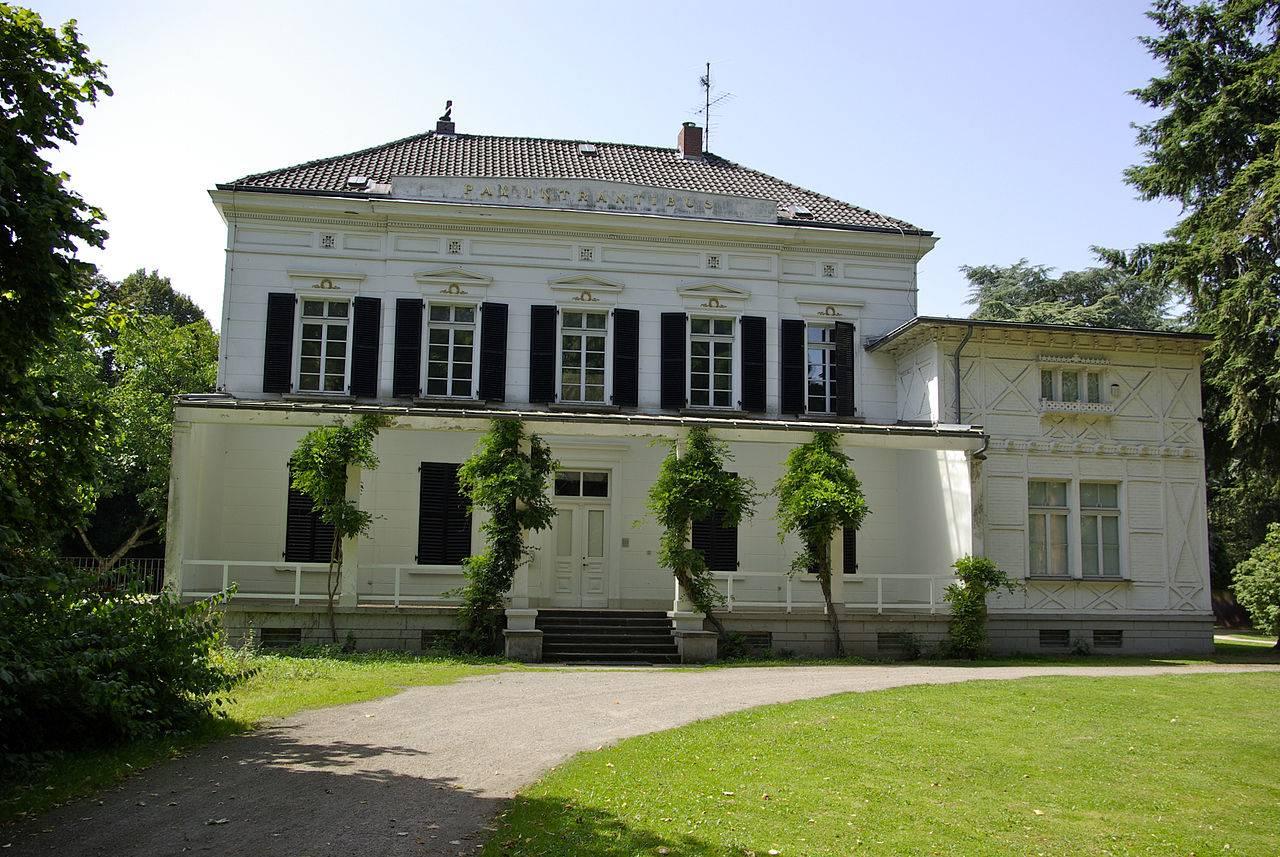 Lantzscher Park, Herrenhaus Ostfront