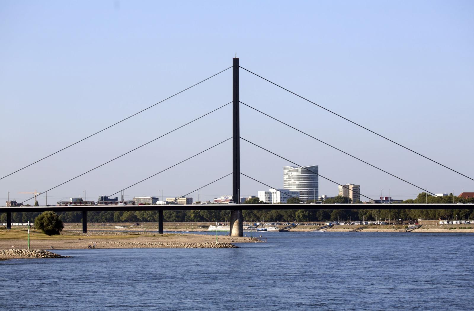 Rheinkniebrücke Düsseldorf
