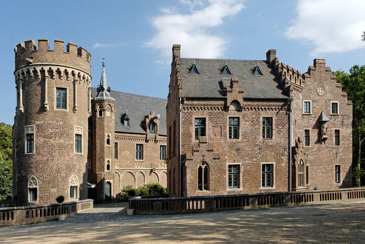 Schloss Paffendorf vom Burghof der Vorburg aus geshen