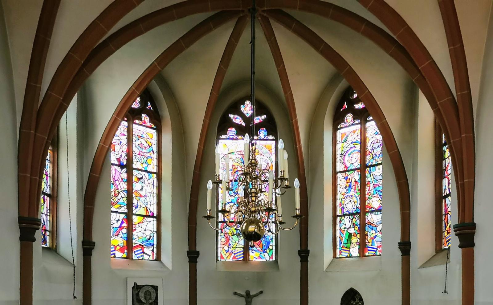 Blick in den Chor des integrierten Vorgängerbaus