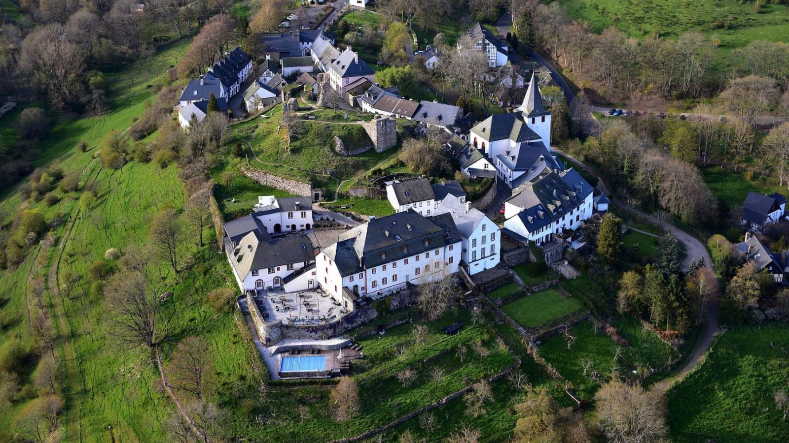 Luftbild vom Historischen Ortskern von Dahlem-Kronenburg