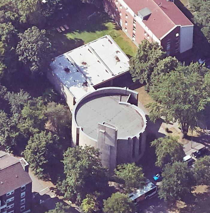 Schrägluftbild von Norden, ehmalige Evangelische Kirche und Gemeindezentrum Wintgensstraße