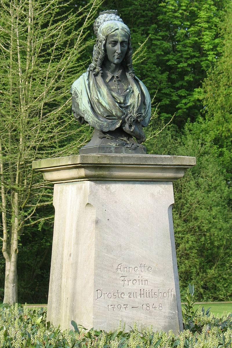 Burg Hülshoff, Denkmal für die Dichterin Annette von Droste-Hülshoff