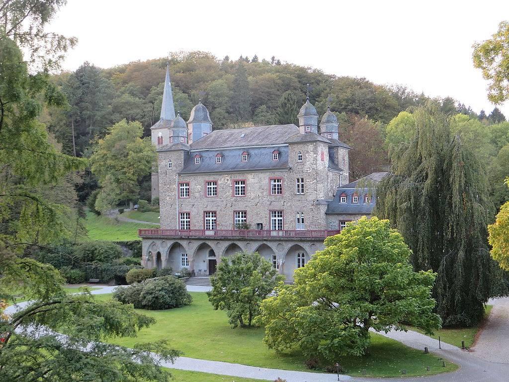 Schloss Gimborn, Hoffassade