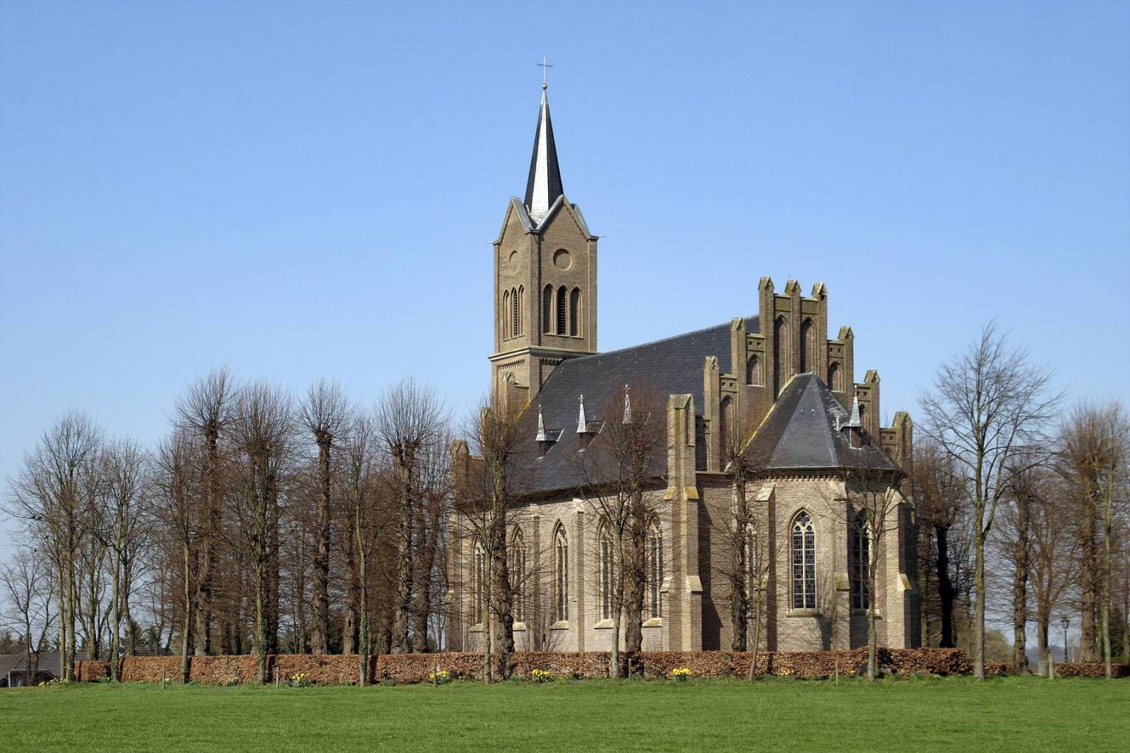 Evangelische Elisabethkirche Louisendorf, Chor und Giebel