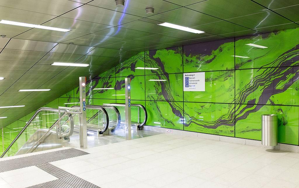 Haltestelle Graf-Adolf-Platz, Rolltreppe zum Bahnsteig