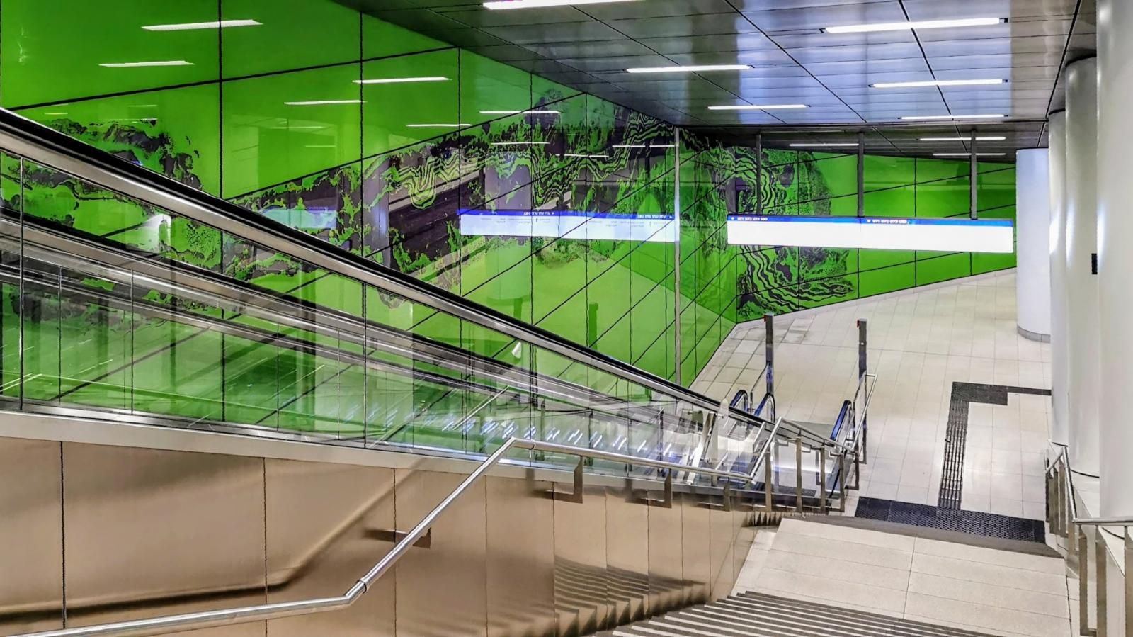 Haltestelle Graf-Adolf-Platz, Rolltreppe zum Bahnsteig