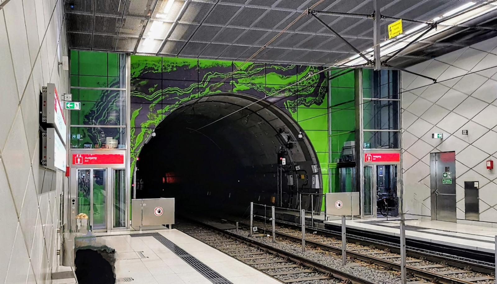 Haltestelle Graf-Adolf-Platz, Tunnelöffnung
