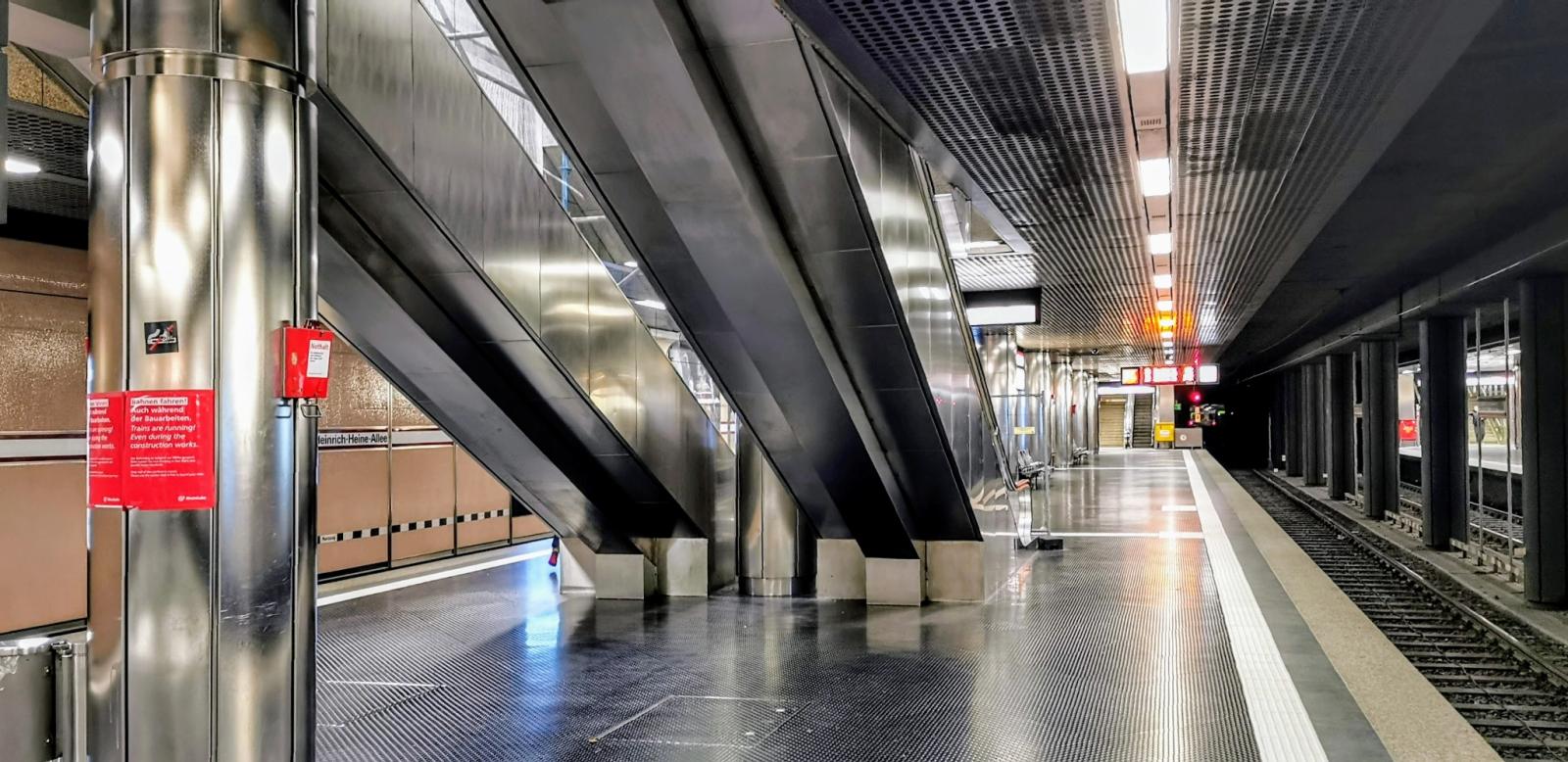 Haltestelle Heinrich-Heine-Allee, Bahnsteig
