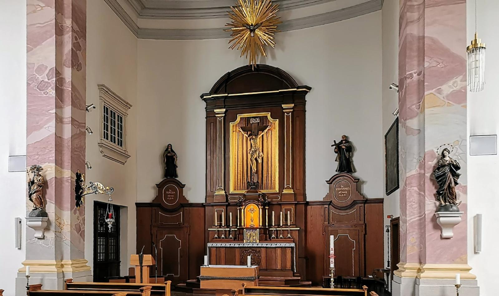 Josephkapelle, Kapelleninnenraum mit Altar