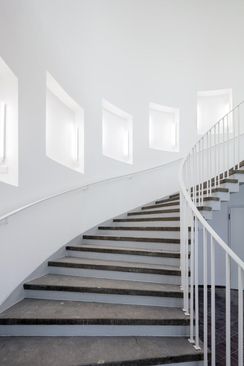 Treppenaufgang mit Präsentationsflächen
