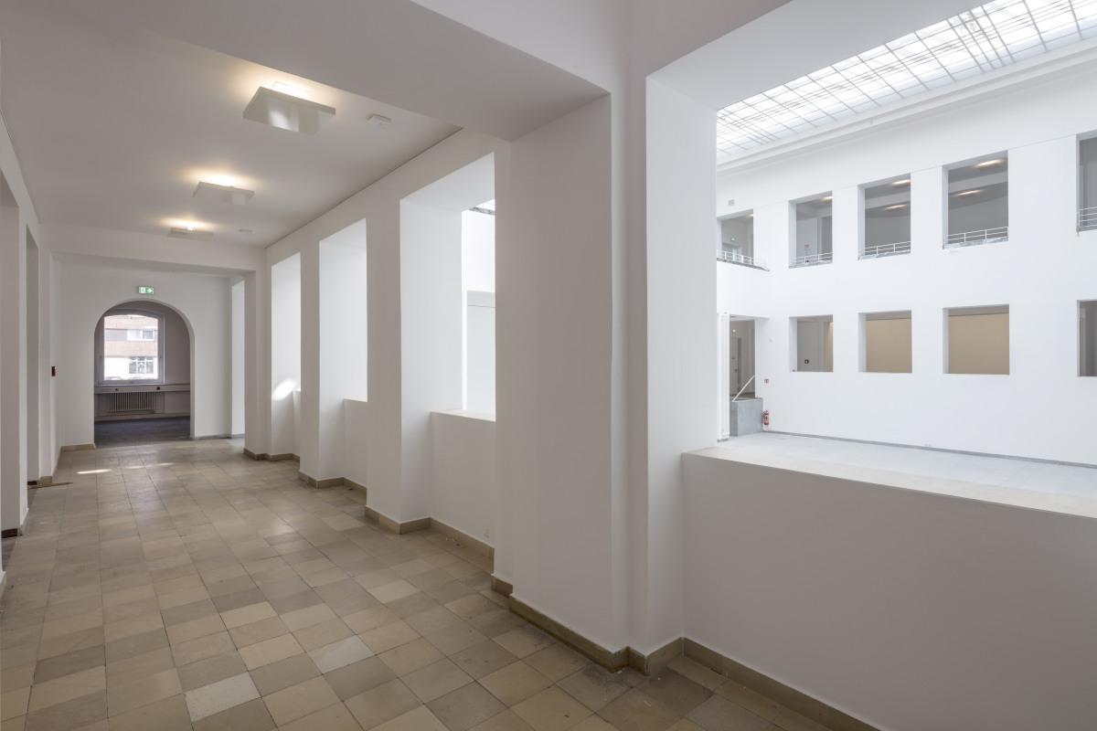 Umgang mit Blick in den Lichthof