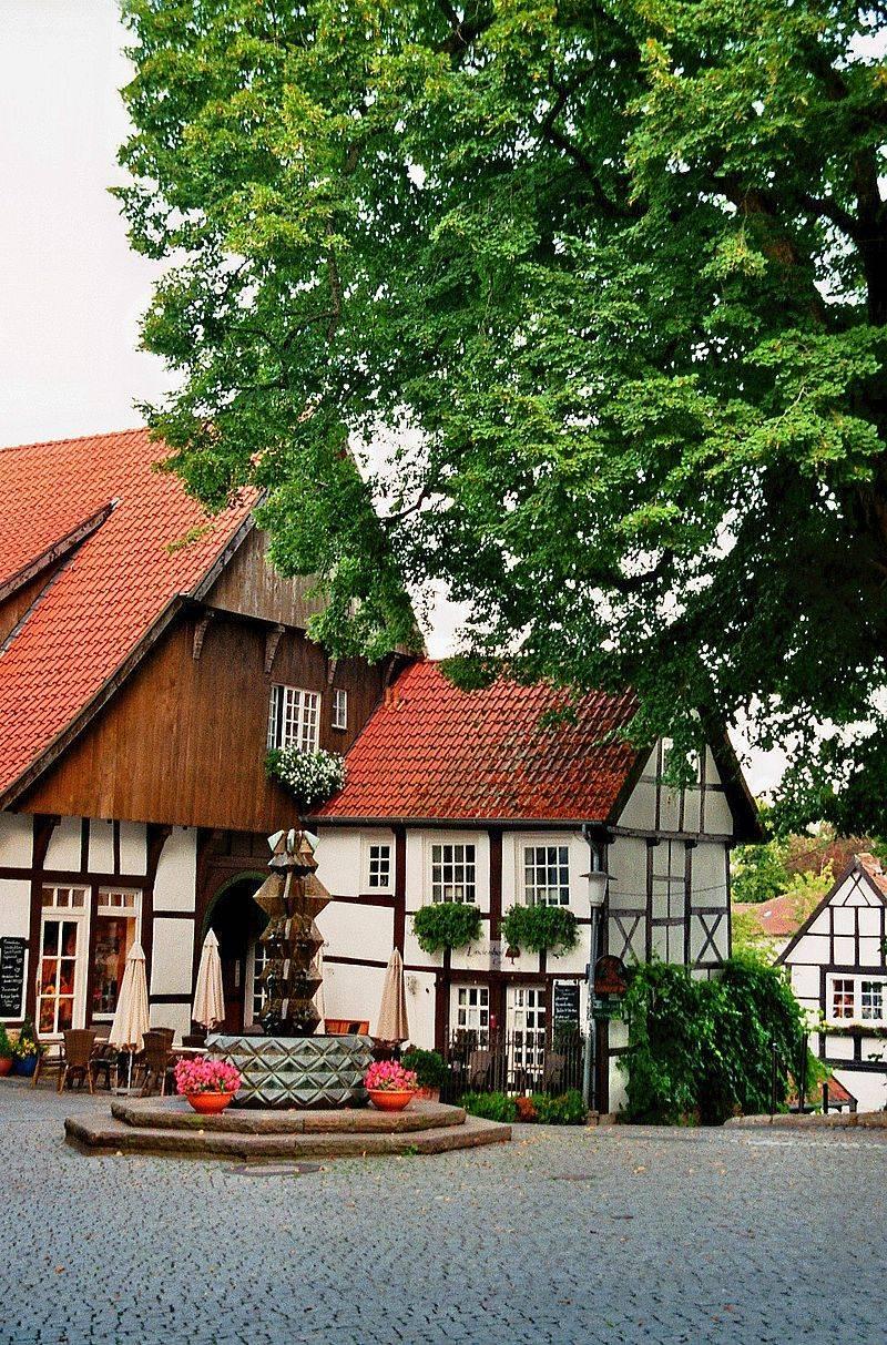 Marktplatz mit Linde
