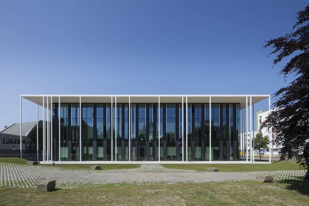 frontaler Blick auf die Fassade