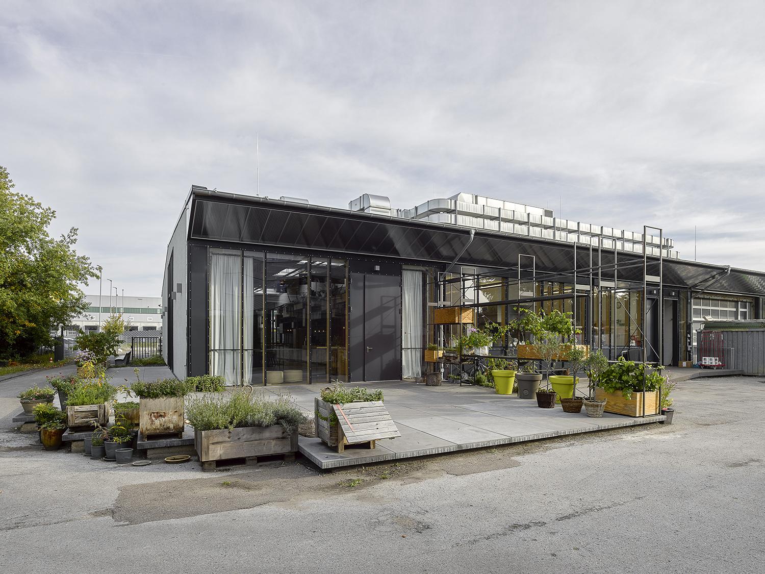 DEINspeisesalon, Außenperspektive Terrasse