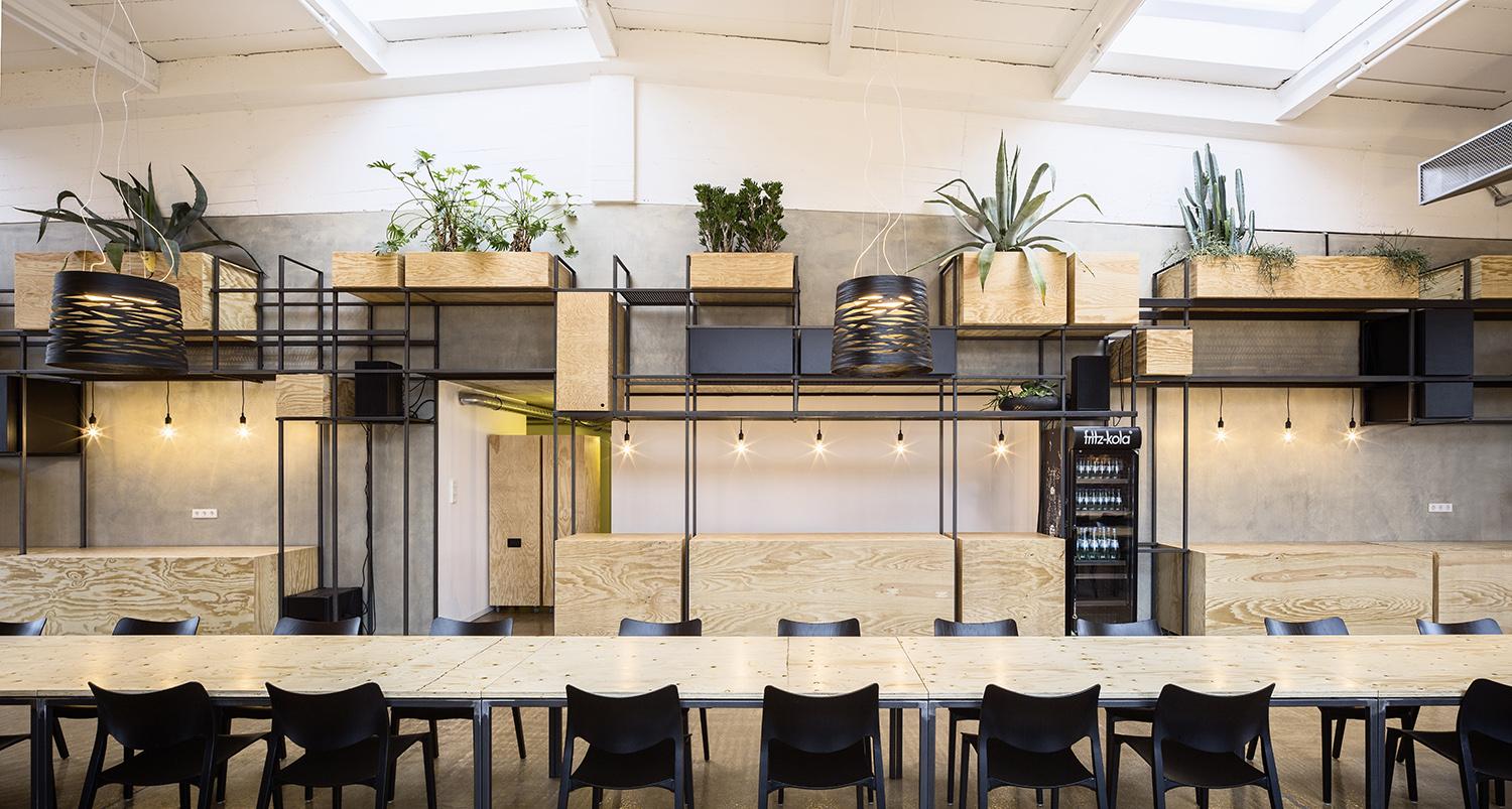 DEINspeisesalon, Einbaumöbel, umgebauter Innenraum