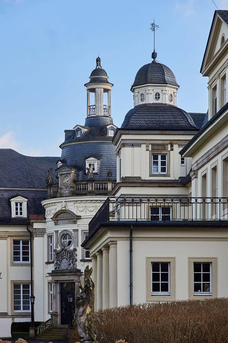 Blick auf Treppenturm und Südflügel