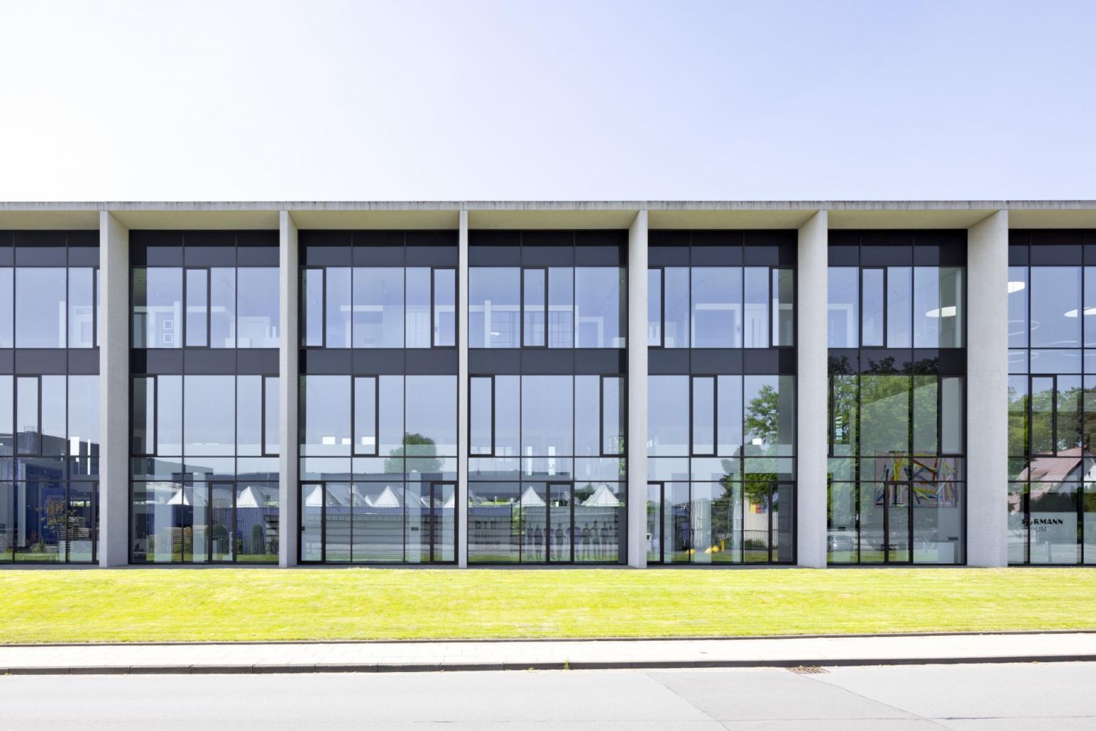 Hörmann Forum, Fensterfront