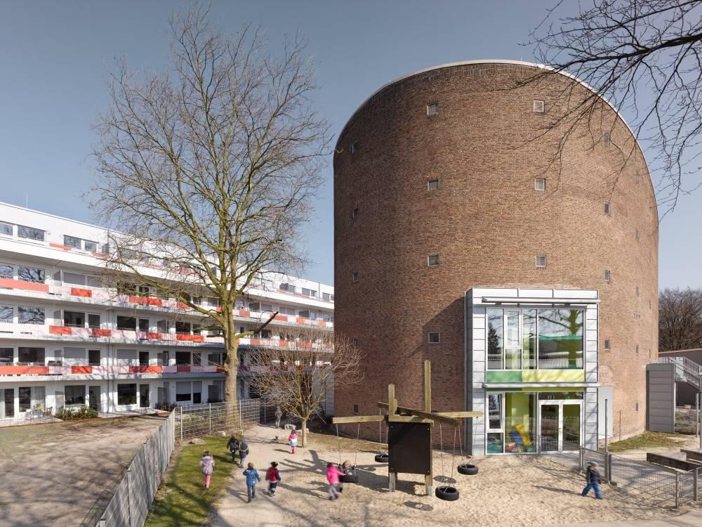 Blick auf den Innenhof und Kita