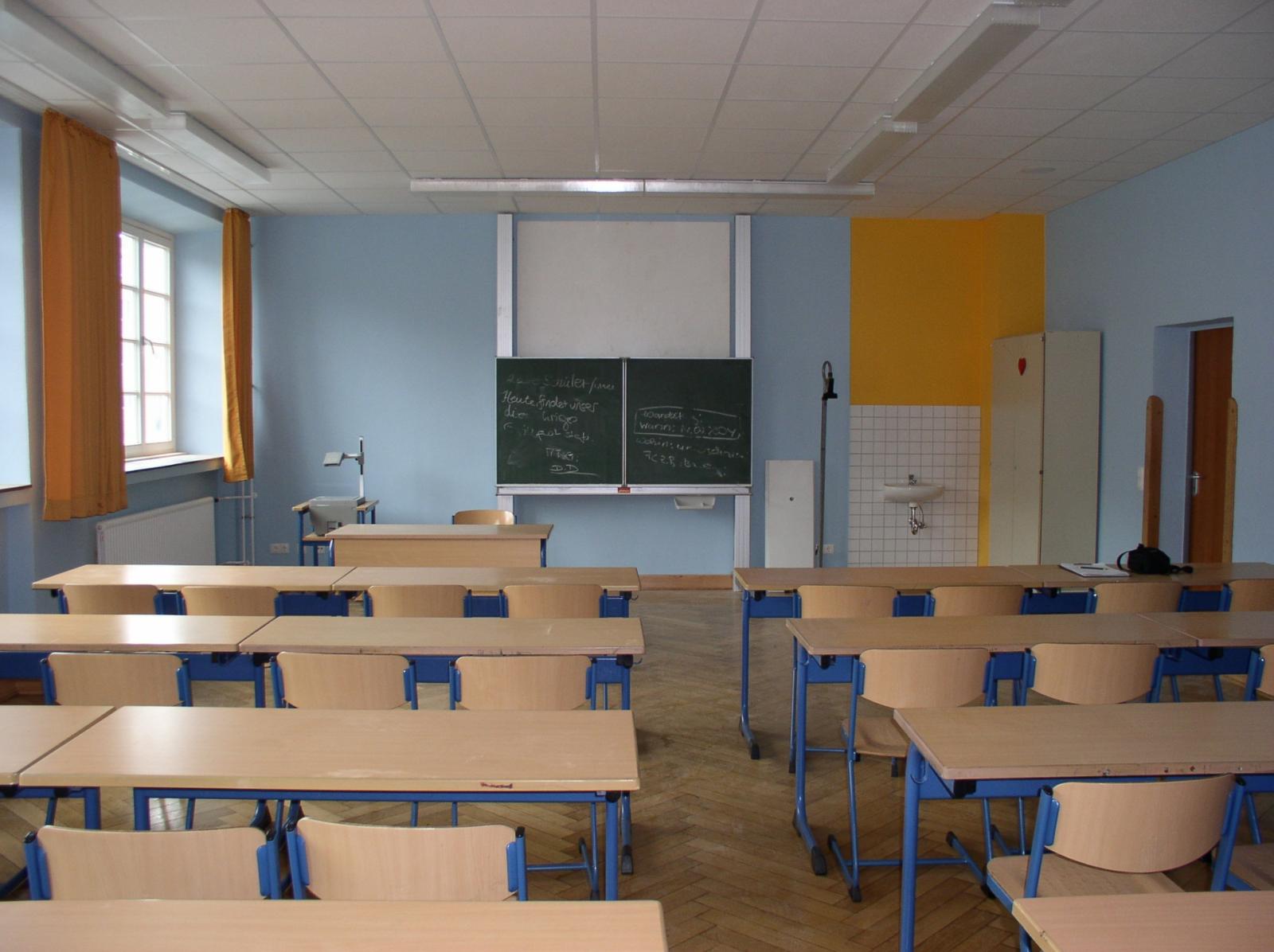 Klassenraum nach fertiger Sanierung und Einrichtung