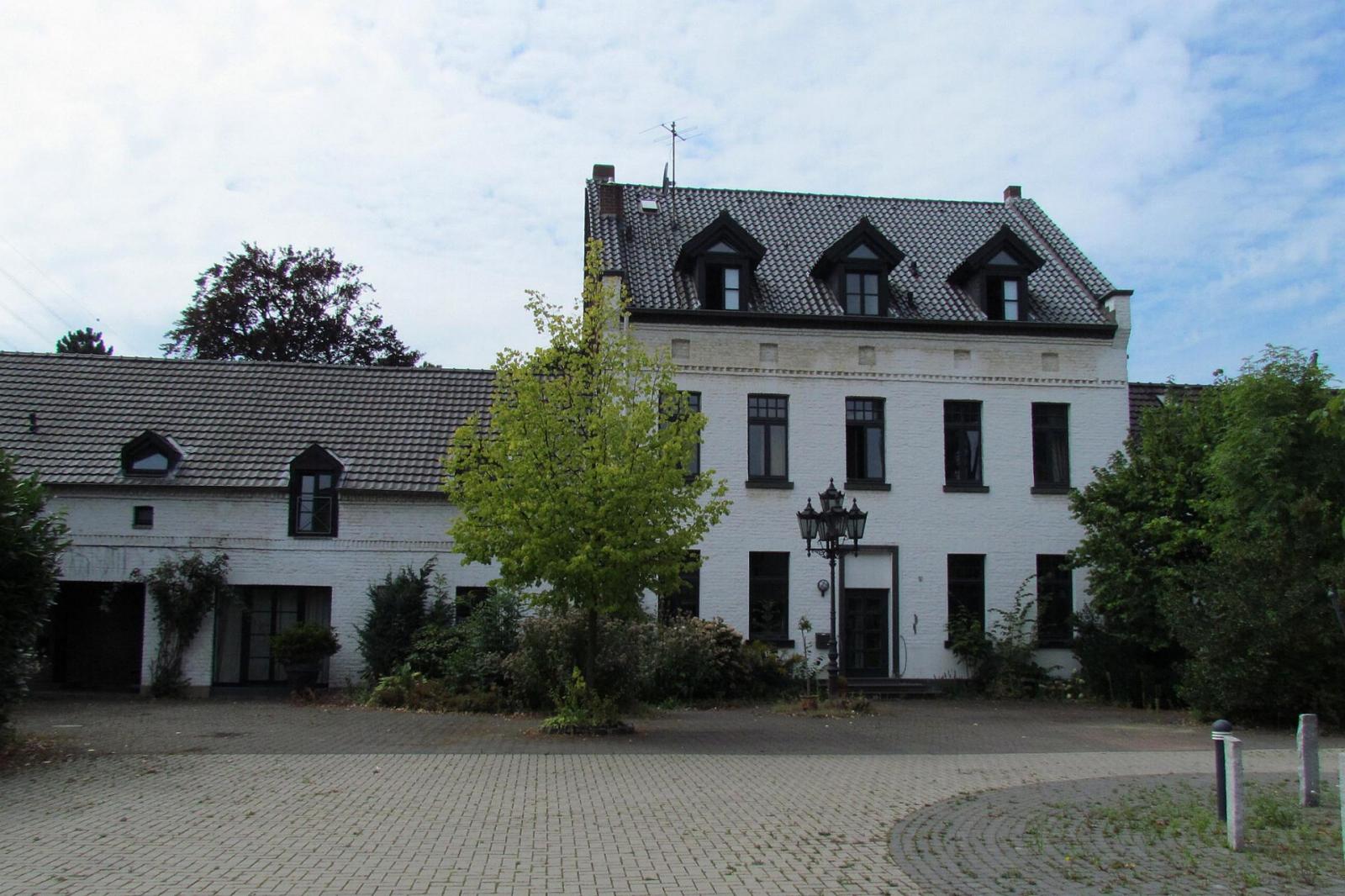 Hofseite Haus Radong
