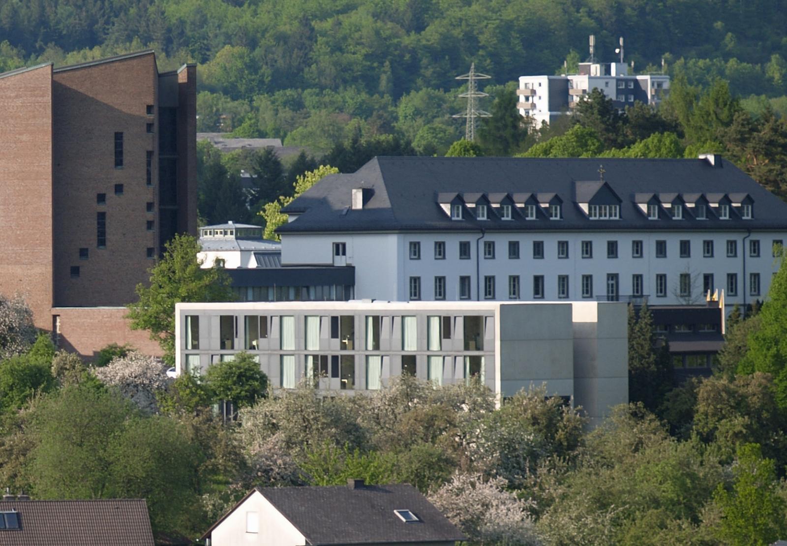 Haus der Stille mit Kloster
