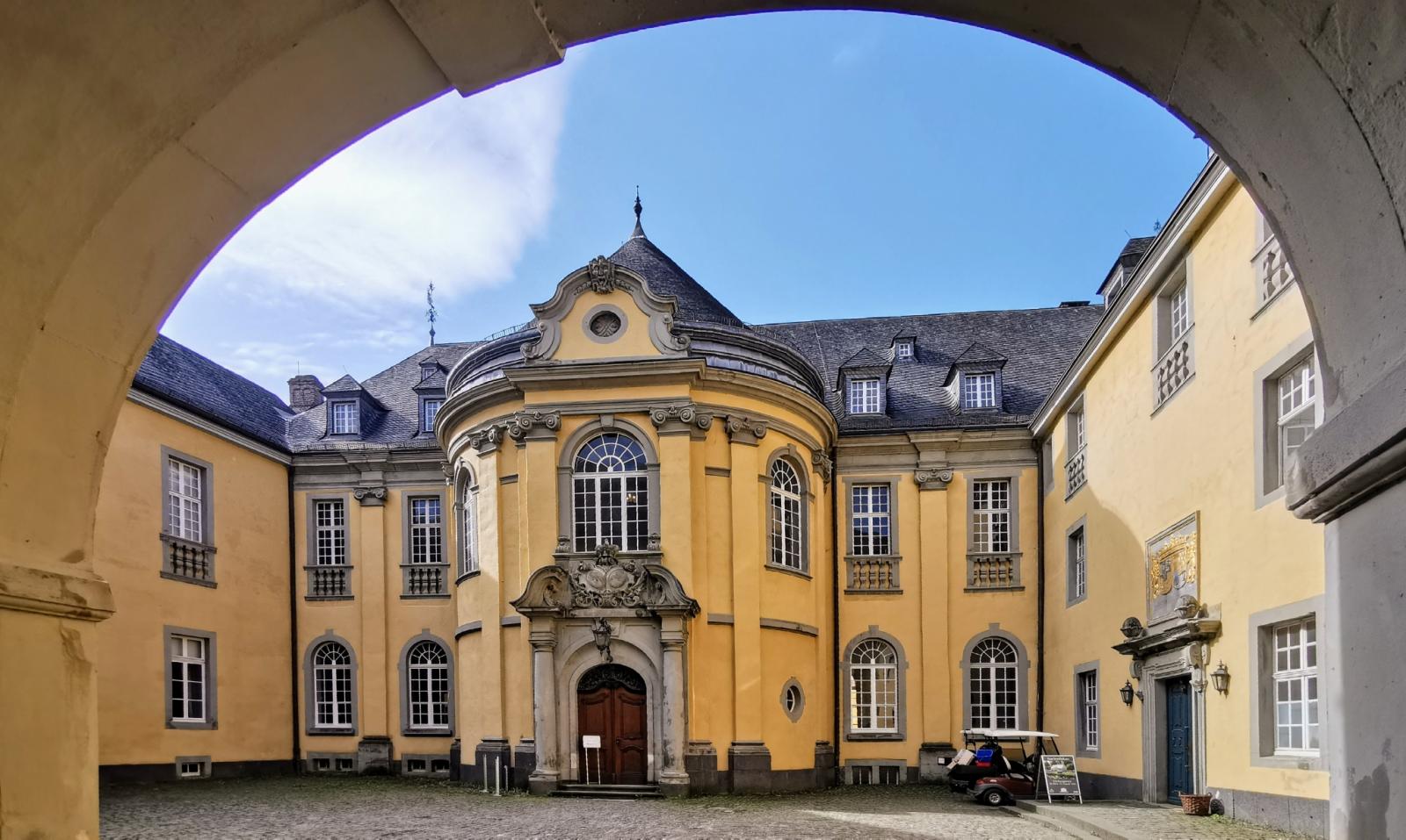 Schloss Dyck, Innenhof