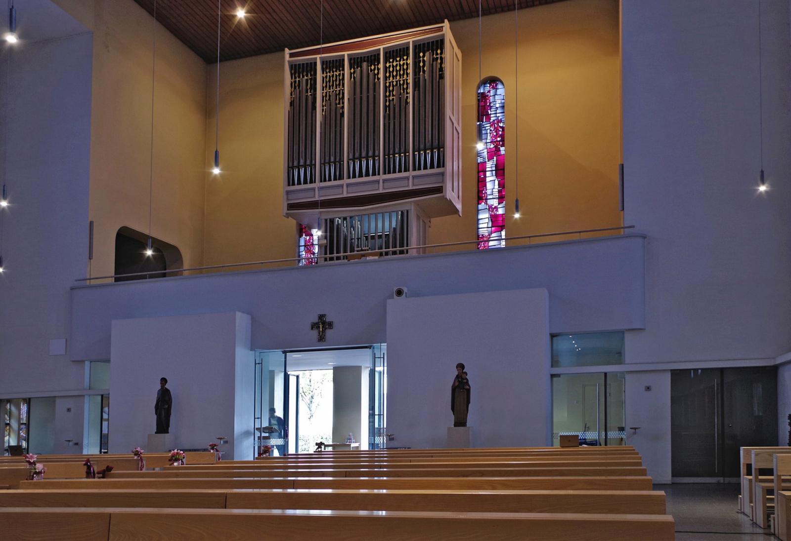 Blick zur Orgel