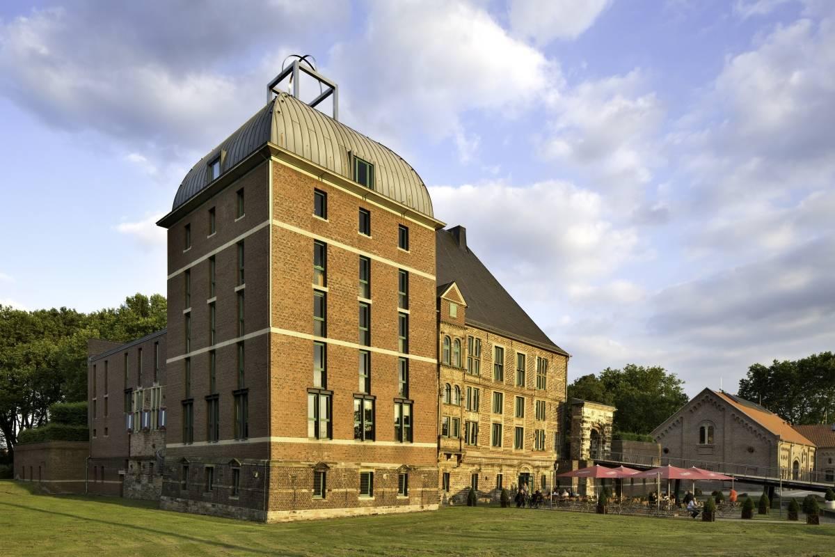 Außenansicht mit Nordturm
