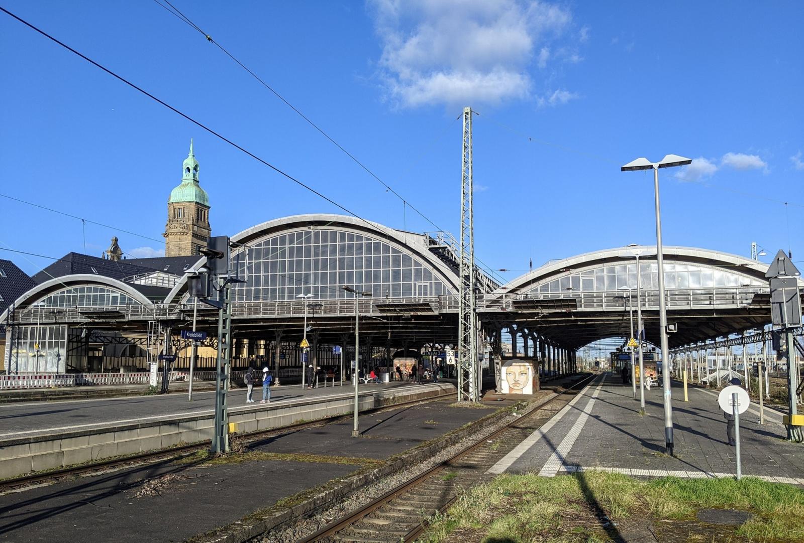 Hauptbahnhof Krefeld, Bahnsteighalle von außen