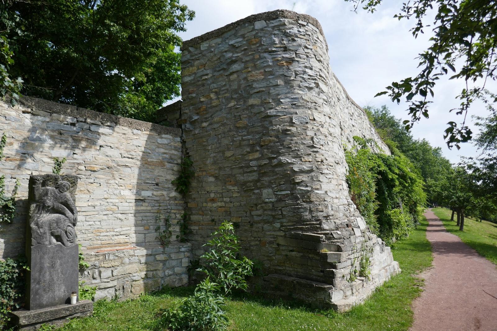Burgmauern