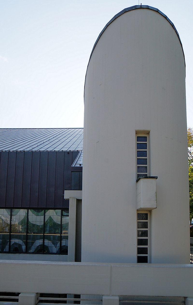 halbrundes Treppenhaus mit Pultdach auf der Nordseite