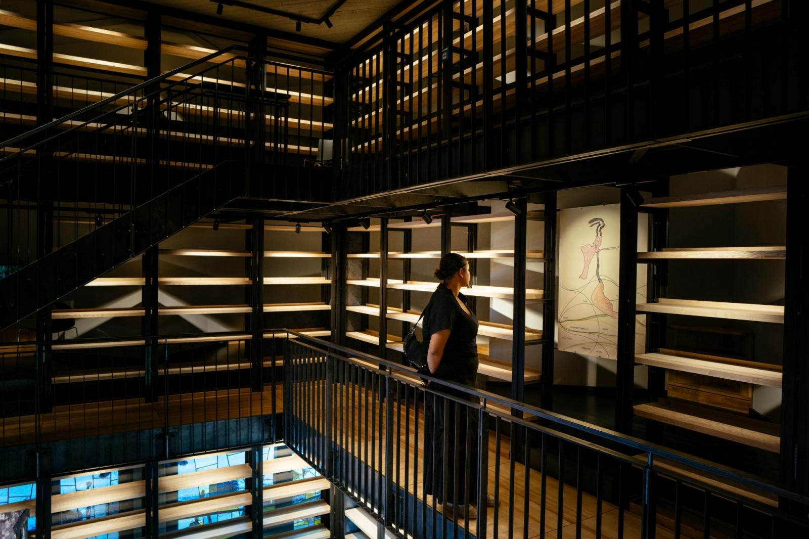 Innenraum nach Umbau zur Bibliothek des 