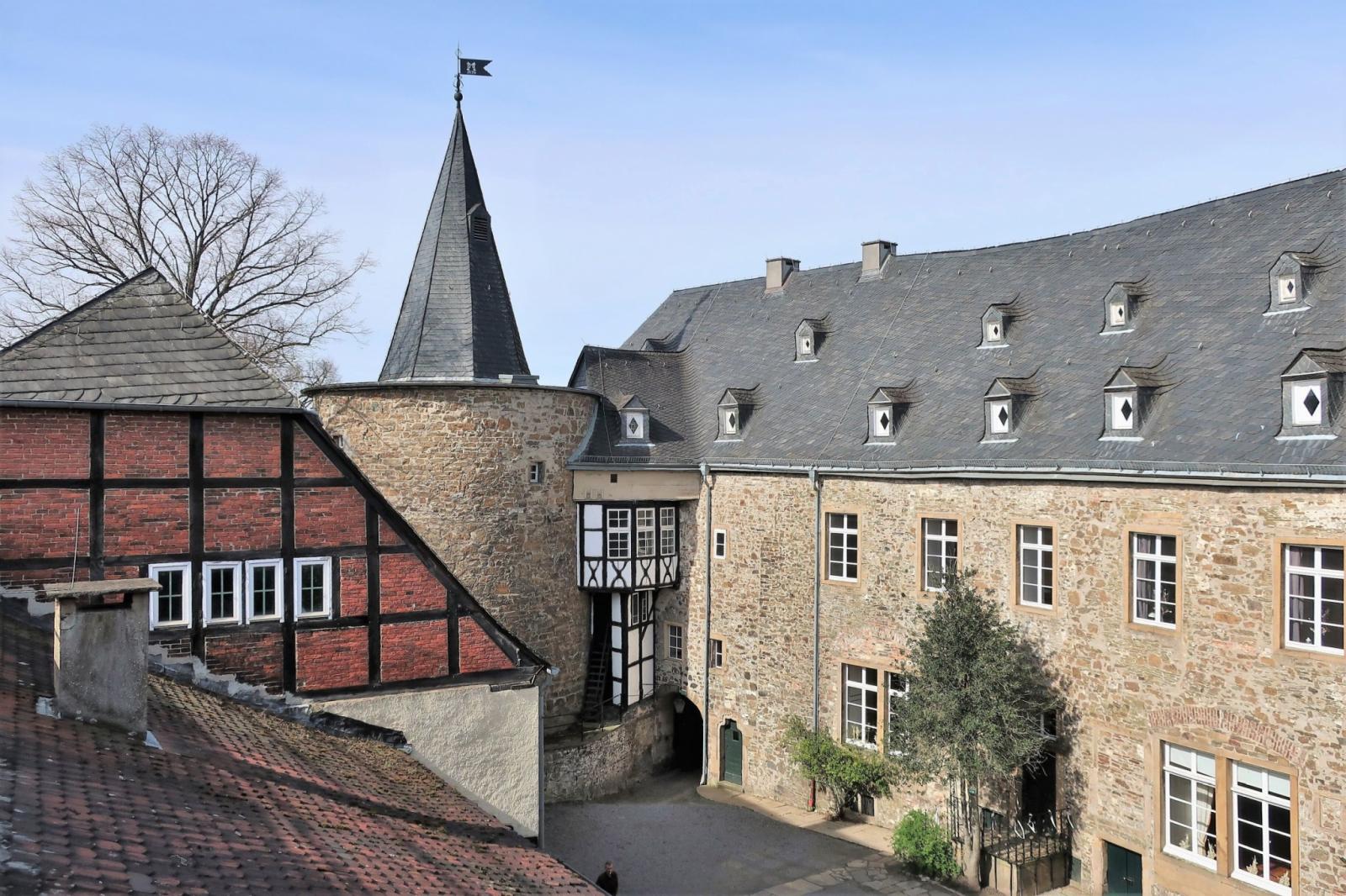 Blick auf Bergfried und Palas von Schloss Hohenlimburg