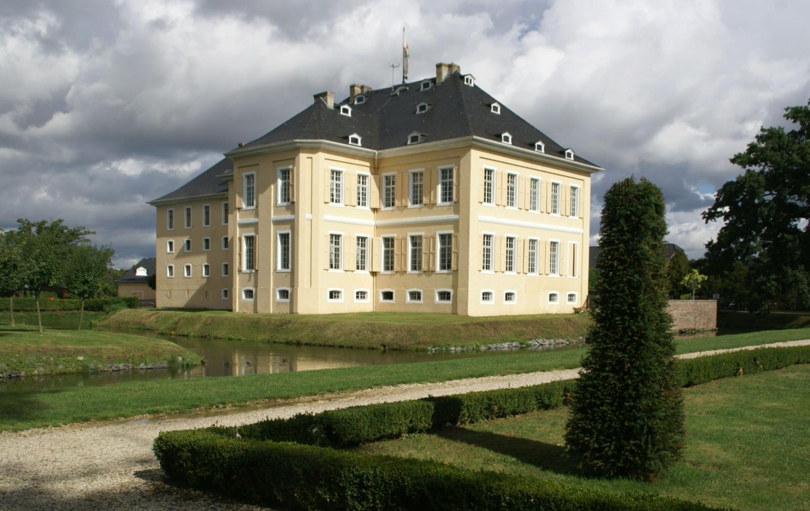 Schloss Miel von Süden