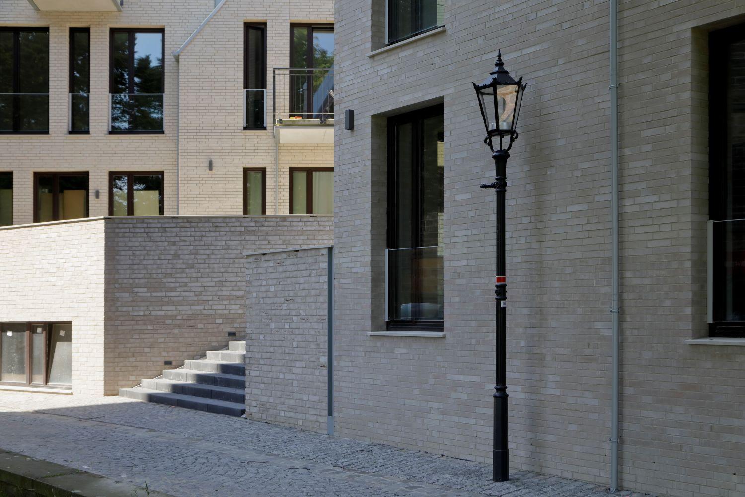 Außenperspektive, Rückseite mit Treppenerschließung