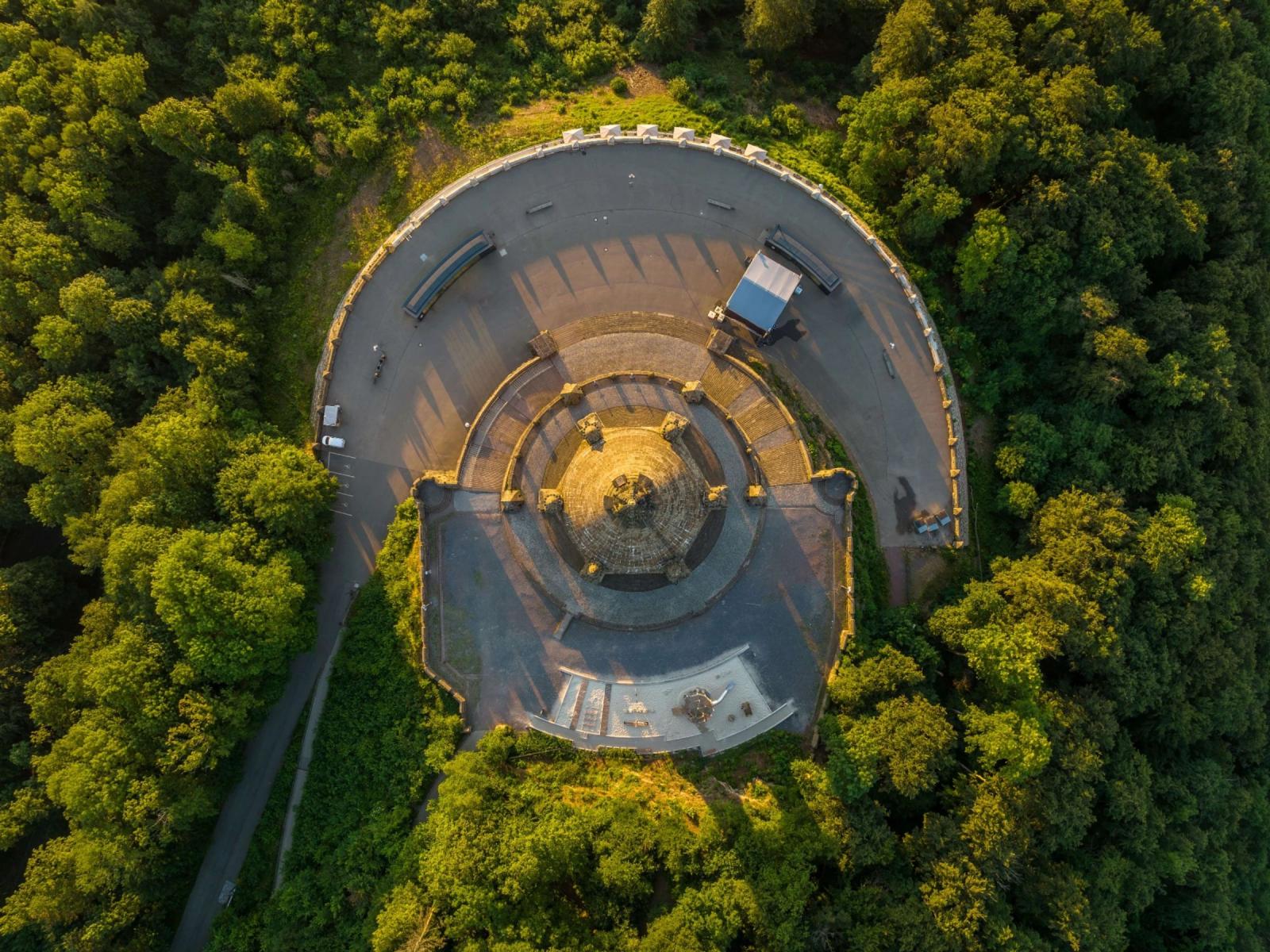 Denkmal mit Besucherzentrum, Draufsicht