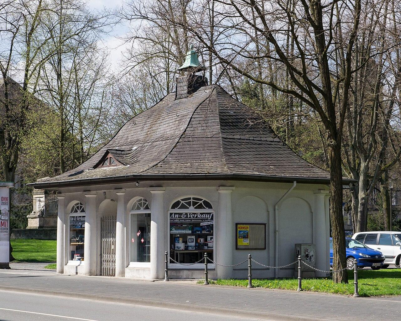 Erhaltener Kiosk-Pavillon, Baujahr 1925