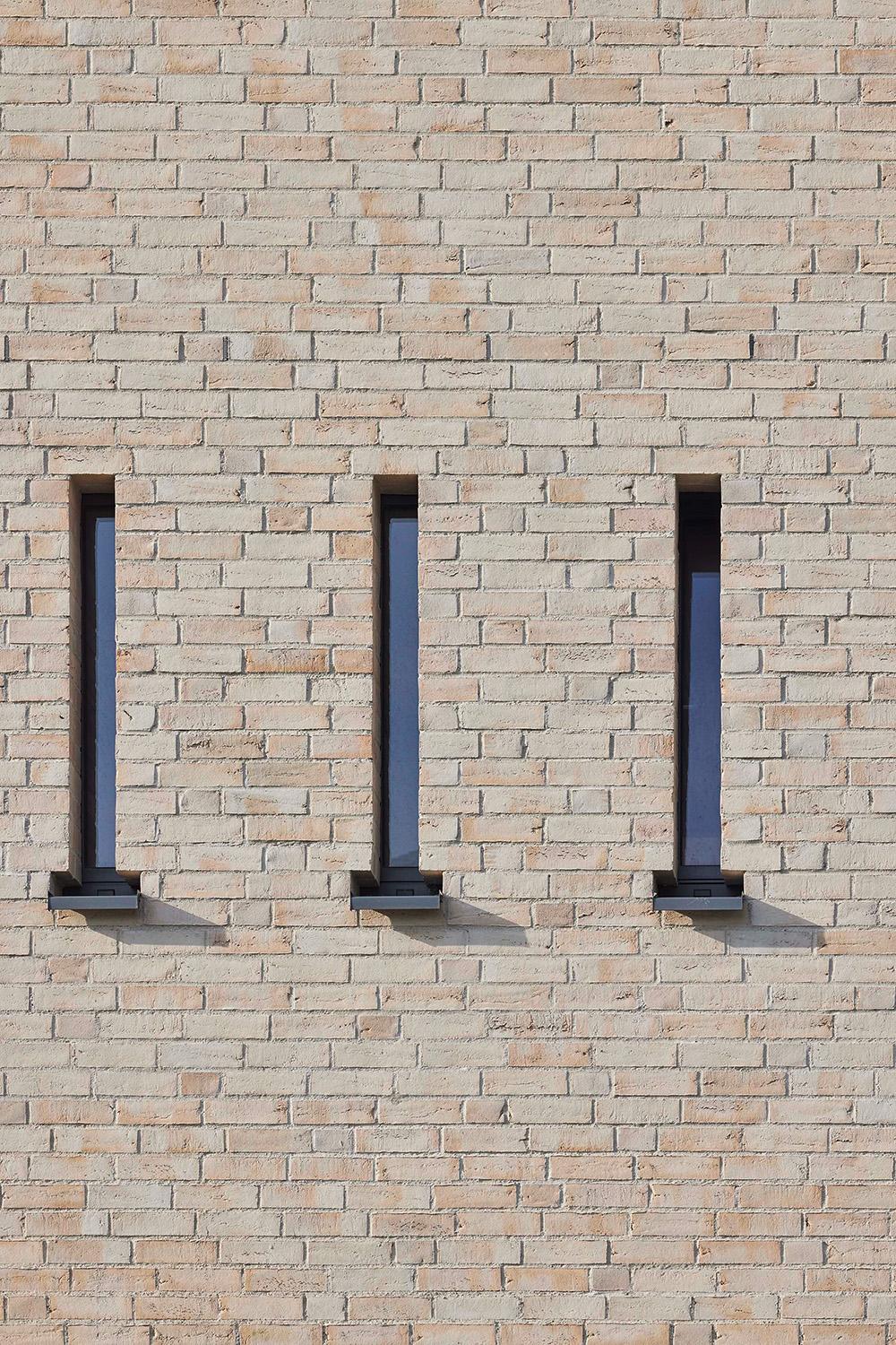 Musikschule Recklinghausen, Detailbild Fensterschlitze