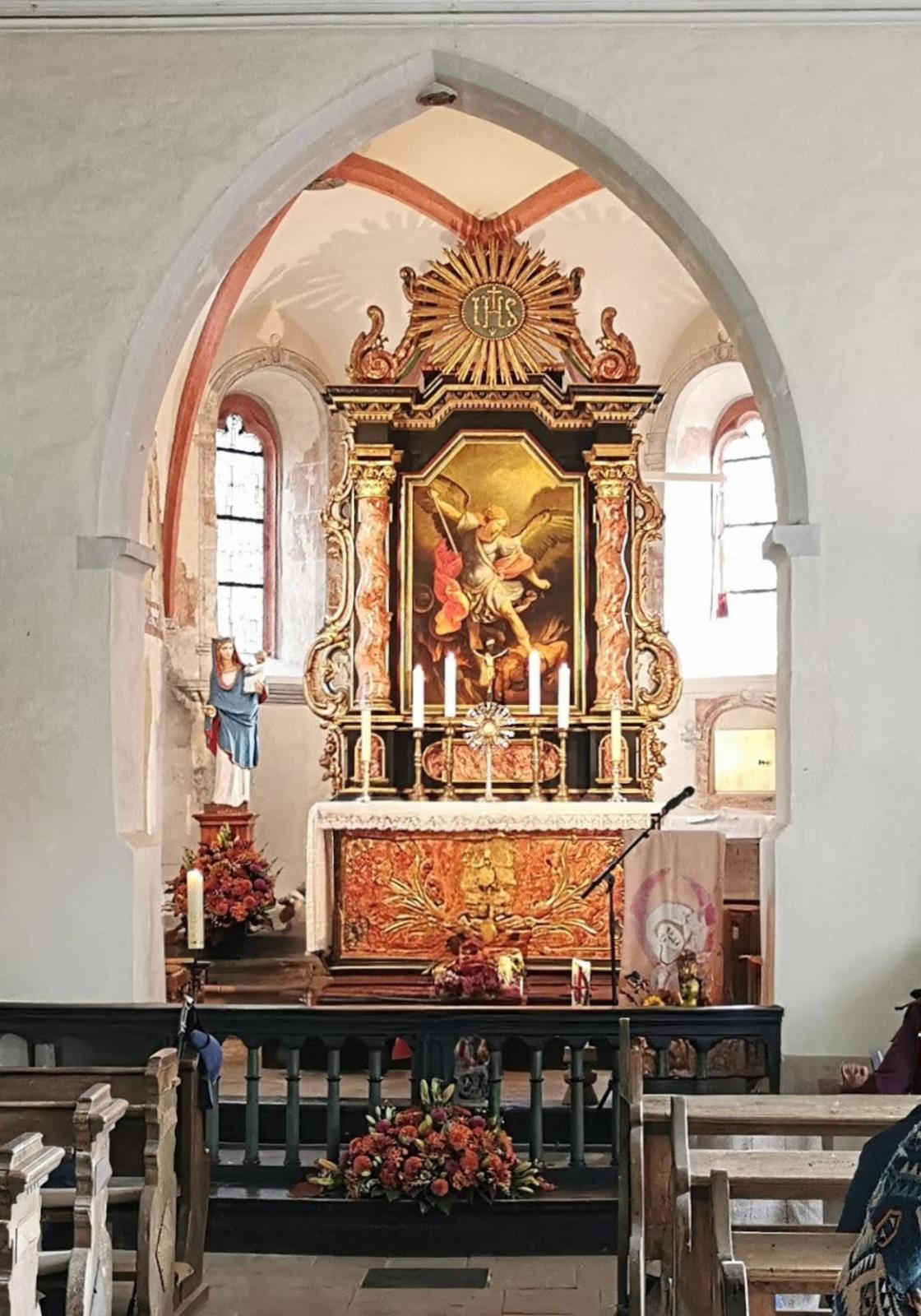 Chorraum mit Altar