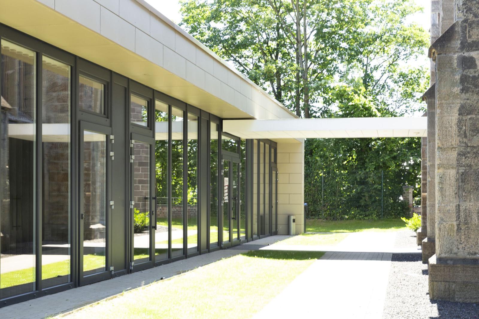 Gemeindehaus, Zuwegung zum Haupteingang