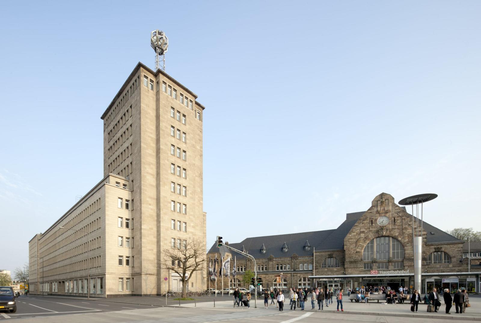Hauptbahnhof Aachen mit Vorplatz