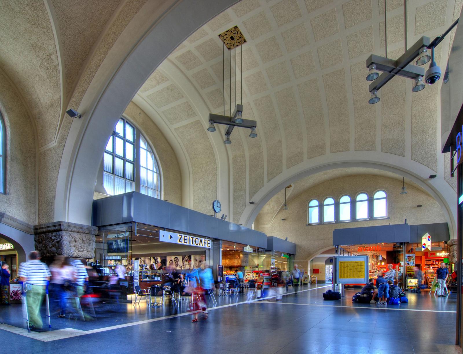 Innenansicht Bahnhofshalle