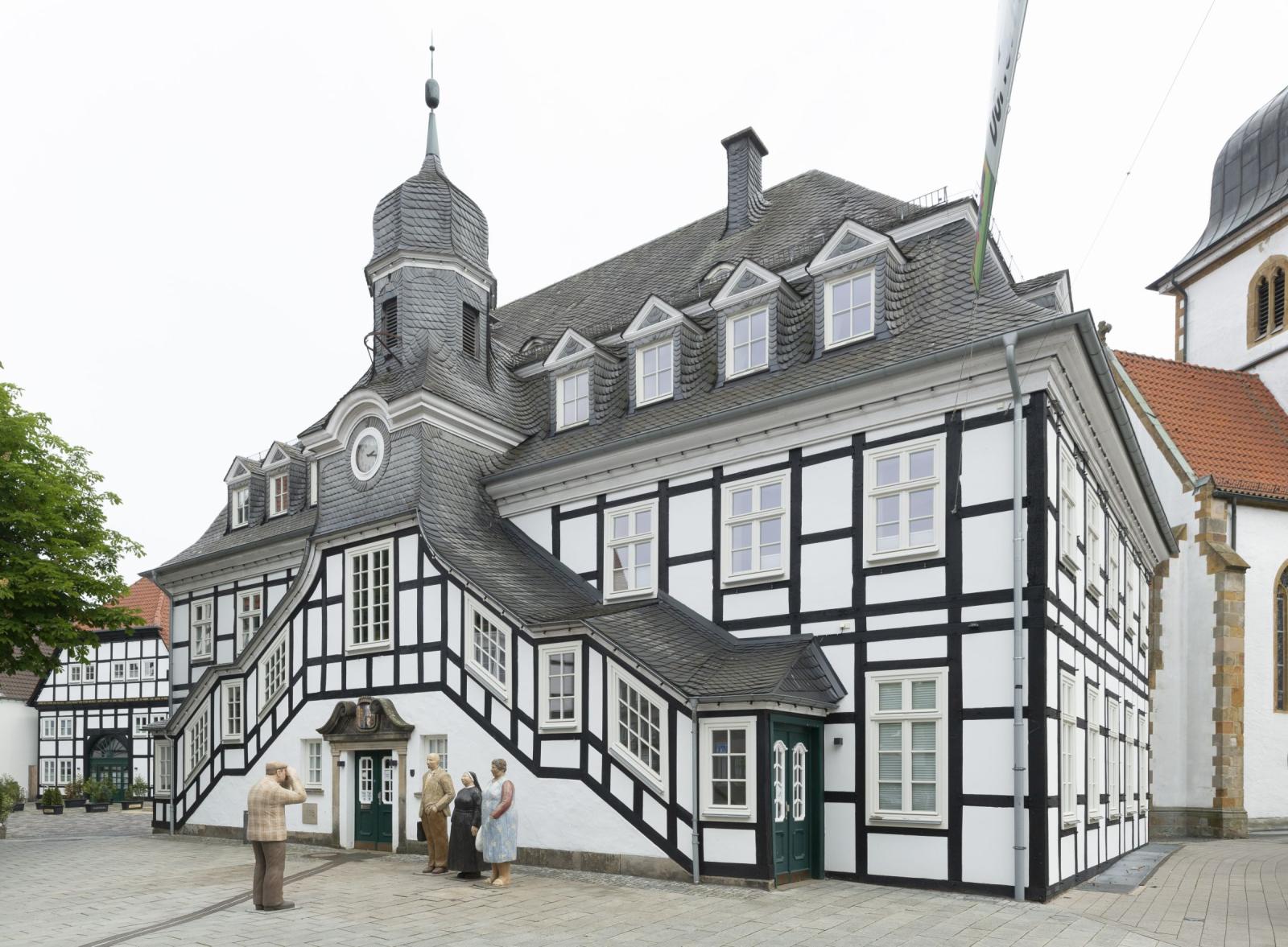 Rathaus Rietberg mit überdachtem Treppenaufgang